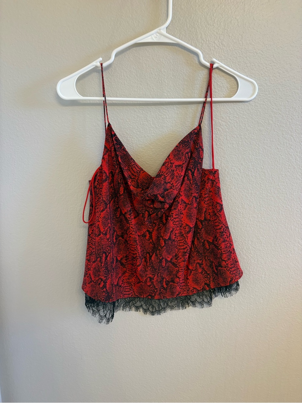 NWOT Alice + Olivia Red Snake-Print Lace Hem Cami Top